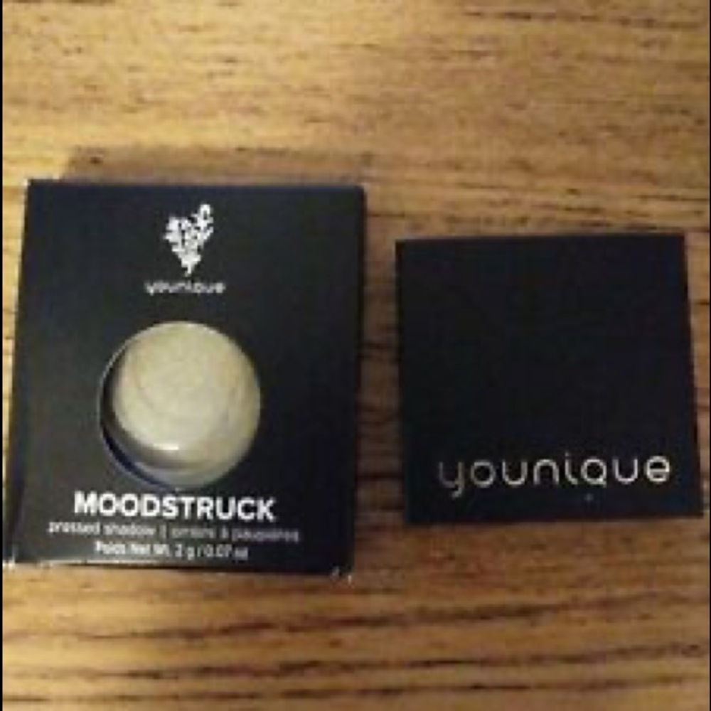 YOUNIQUE | Single Shadow Compact & Refill
